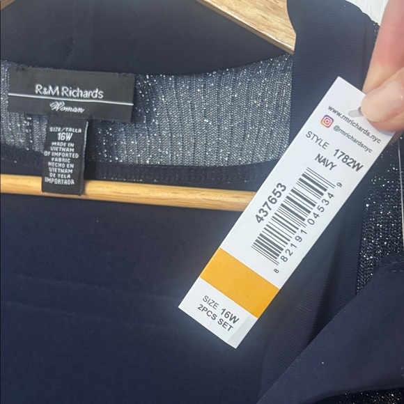 R&M Richards Navy and Silver pantsuit. - Picture 3 of 8